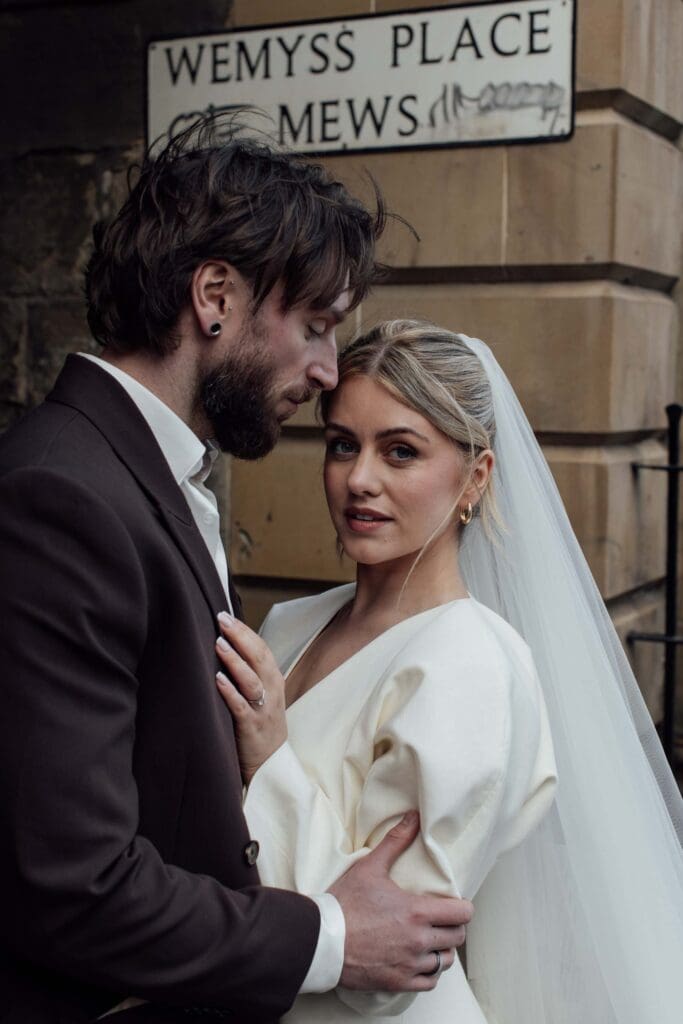 Couple on a city elopment in edinburgh 